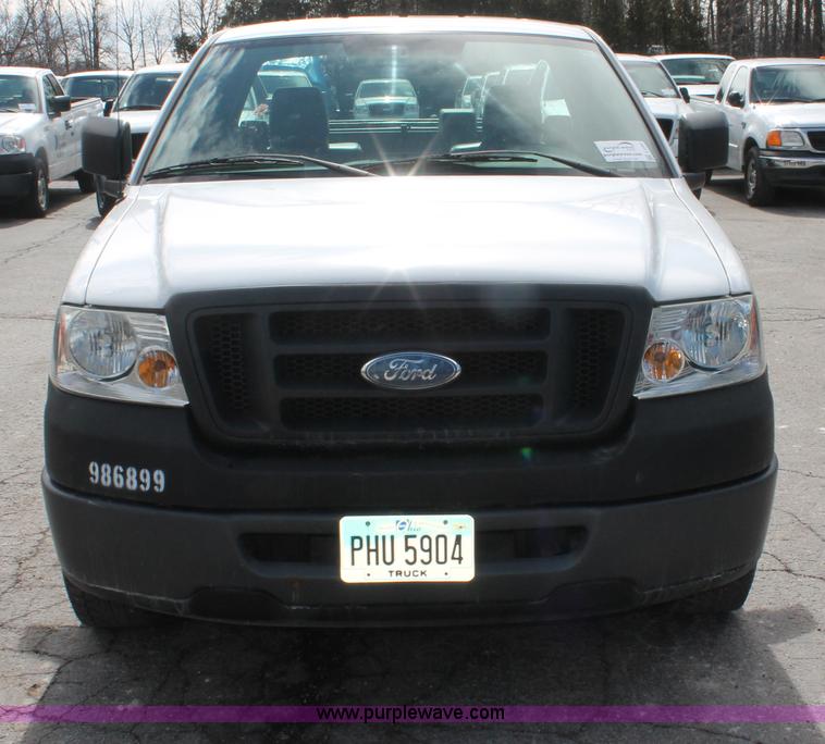 image for item E3289 2006 Ford F150 XL pickup truck