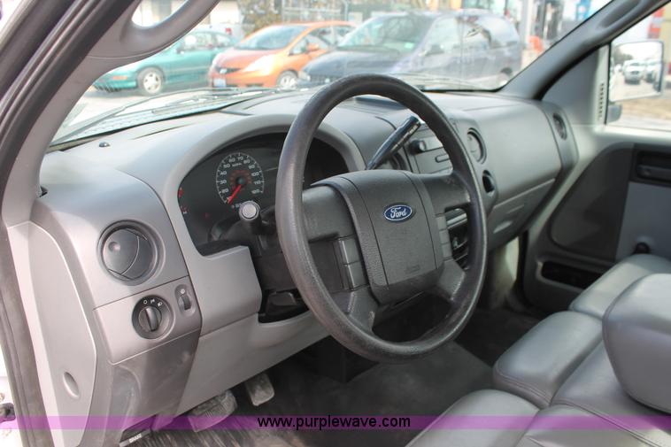 image for item E3289 2006 Ford F150 XL pickup truck