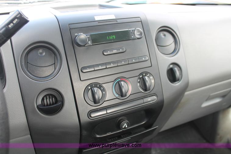 image for item E3289 2006 Ford F150 XL pickup truck