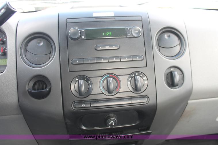 image for item E3289 2006 Ford F150 XL pickup truck