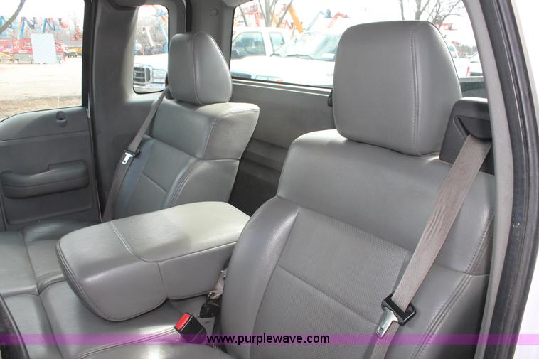 image for item E3289 2006 Ford F150 XL pickup truck