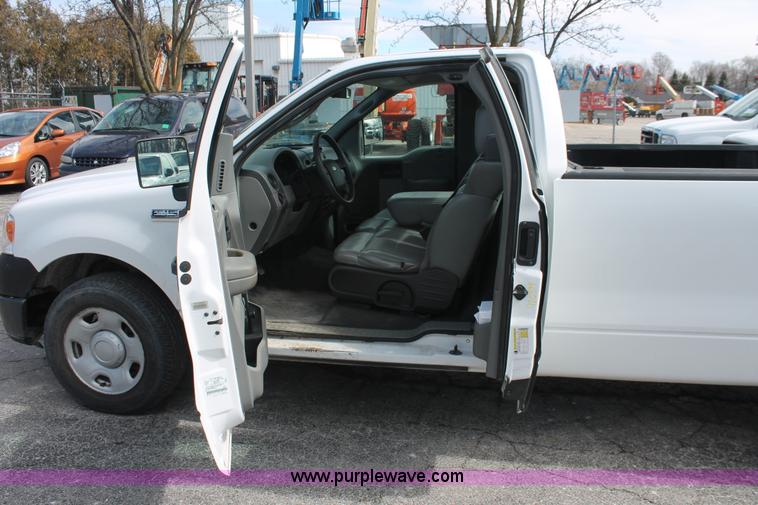 image for item E3289 2006 Ford F150 XL pickup truck
