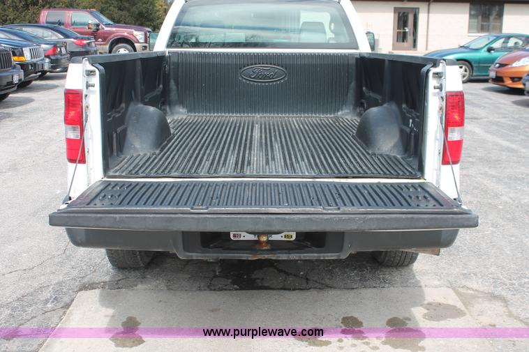 image for item E3289 2006 Ford F150 XL pickup truck