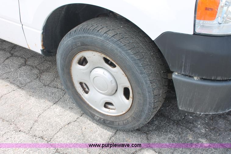 image for item E3289 2006 Ford F150 XL pickup truck