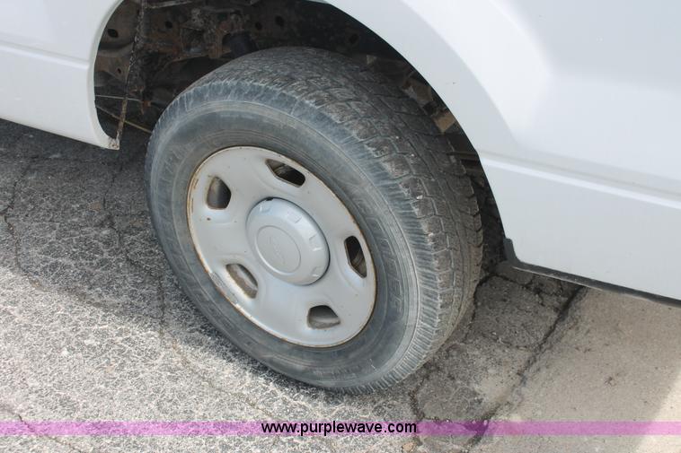 image for item E3289 2006 Ford F150 XL pickup truck