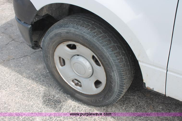 image for item E3289 2006 Ford F150 XL pickup truck