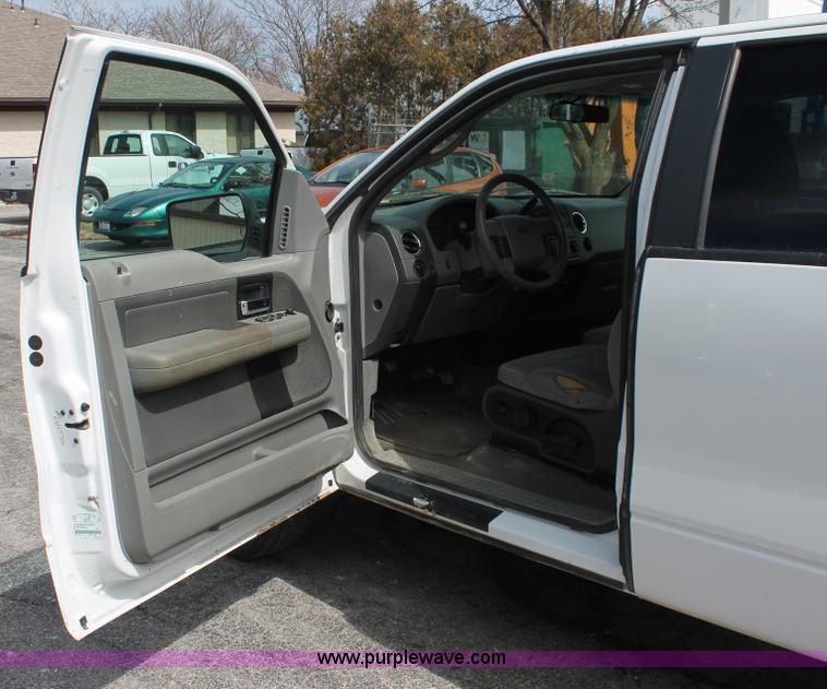 image for item E3290 2007 Ford F150 XLT SuperCab pickup truck