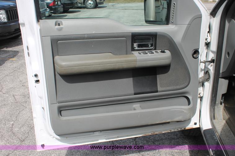 image for item E3290 2007 Ford F150 XLT SuperCab pickup truck