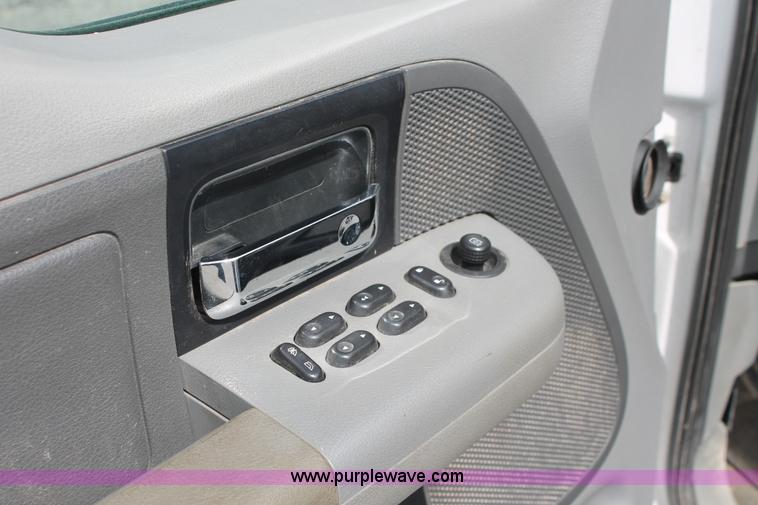 image for item E3290 2007 Ford F150 XLT SuperCab pickup truck