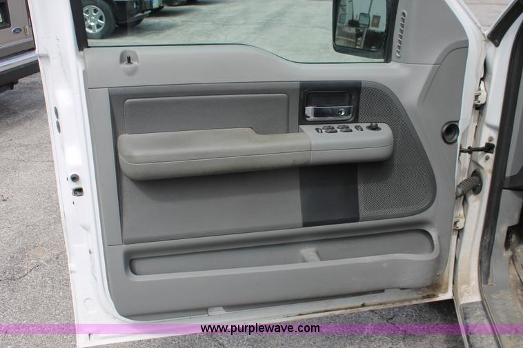 image for item E3292 2007 Ford F150 XLT SuperCab pickup truck