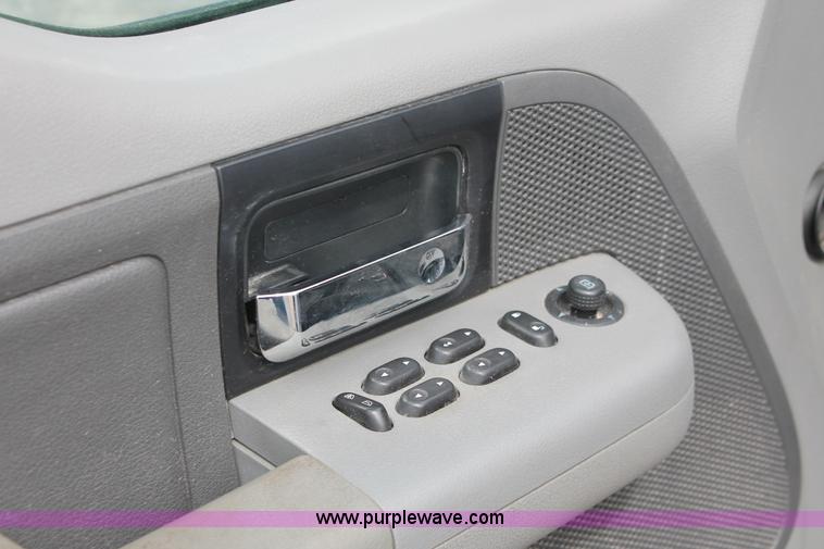 image for item E3292 2007 Ford F150 XLT SuperCab pickup truck