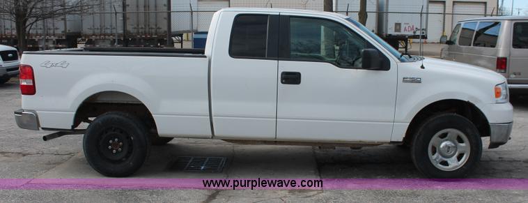 image for item E3294 2005 Ford F150 XLT SuperCab pickup truck