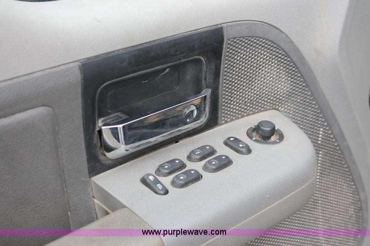 image for item E3294 2005 Ford F150 XLT SuperCab pickup truck