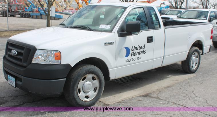 image for item E3295 2006 Ford F150 XL pickup truck
