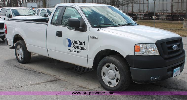 image for item E3295 2006 Ford F150 XL pickup truck