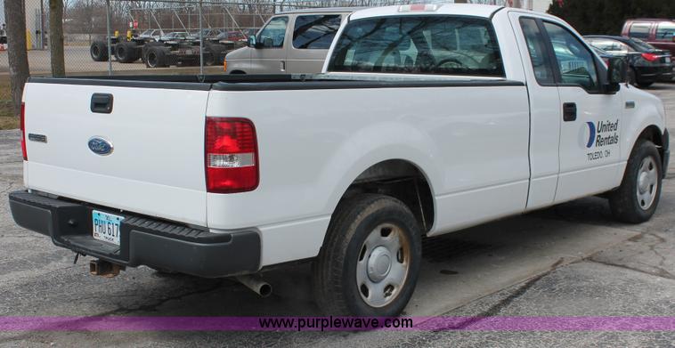 image for item E3295 2006 Ford F150 XL pickup truck