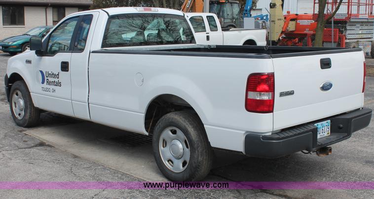 image for item E3295 2006 Ford F150 XL pickup truck