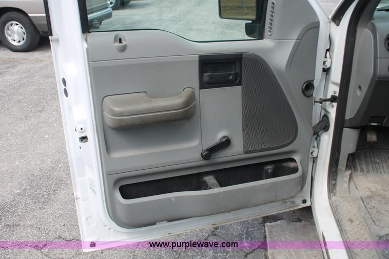 image for item E3295 2006 Ford F150 XL pickup truck