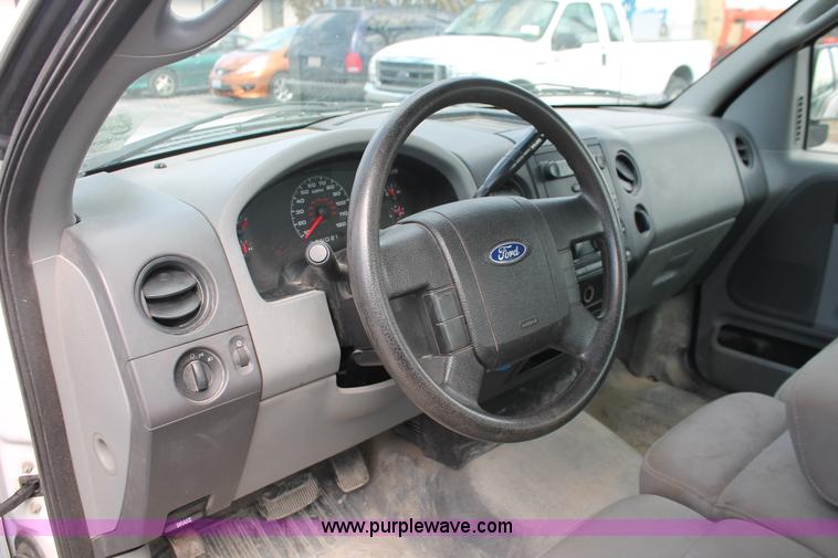 image for item E3295 2006 Ford F150 XL pickup truck