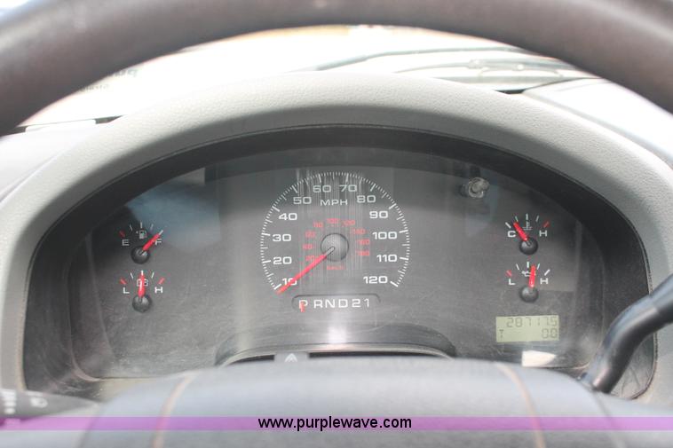 image for item E3295 2006 Ford F150 XL pickup truck