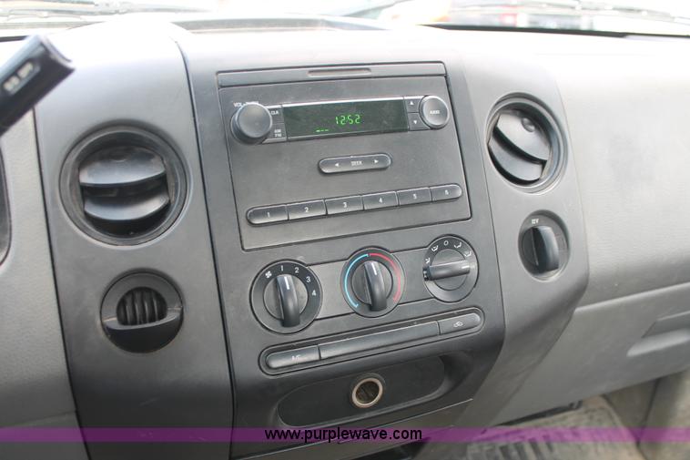 image for item E3295 2006 Ford F150 XL pickup truck