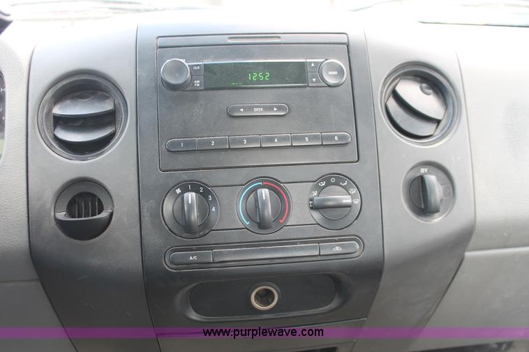 image for item E3295 2006 Ford F150 XL pickup truck