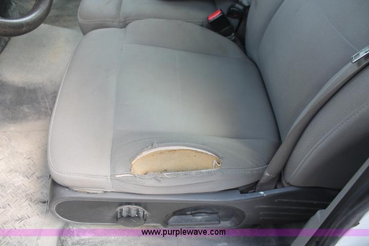 image for item E3295 2006 Ford F150 XL pickup truck