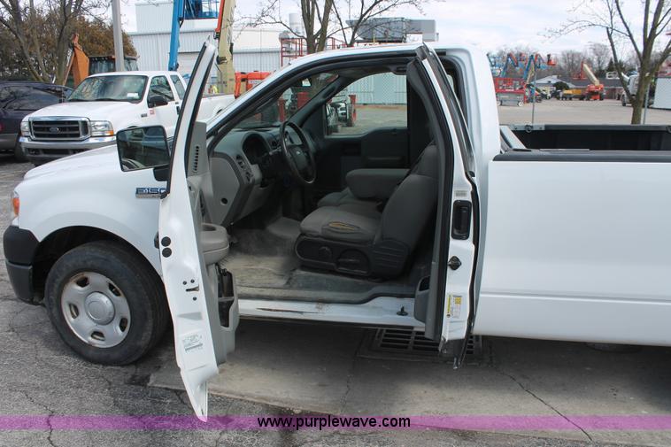 image for item E3295 2006 Ford F150 XL pickup truck