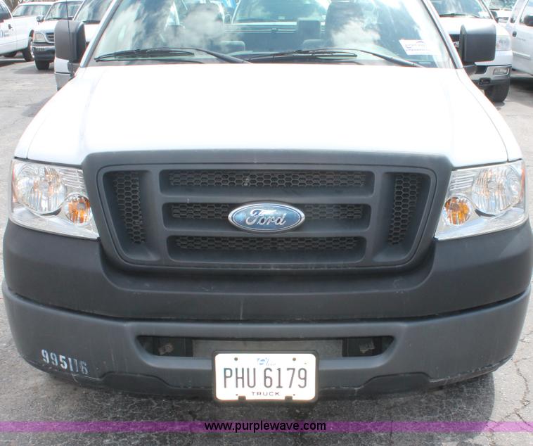 image for item E3295 2006 Ford F150 XL pickup truck