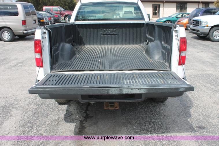 image for item E3295 2006 Ford F150 XL pickup truck