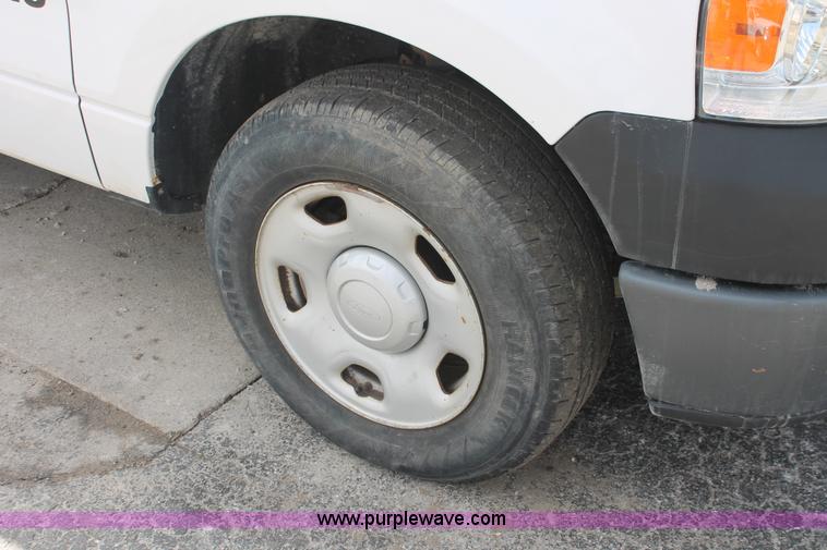 image for item E3295 2006 Ford F150 XL pickup truck