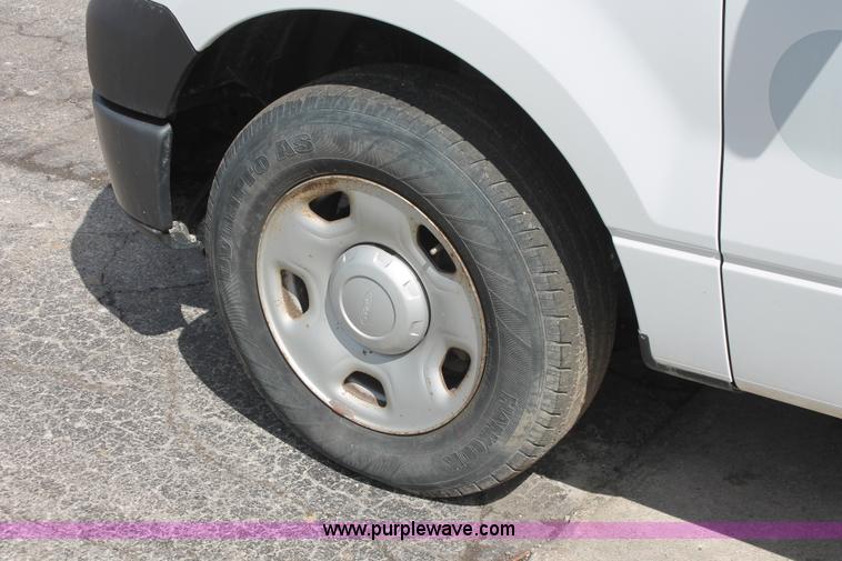 image for item E3295 2006 Ford F150 XL pickup truck