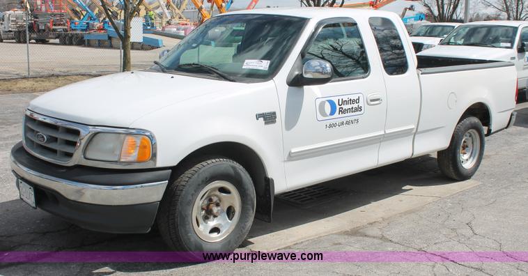 image for item E3296 2000 Ford F150 XLT SuperCab pickup truck