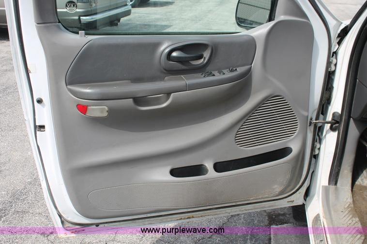 image for item E3296 2000 Ford F150 XLT SuperCab pickup truck