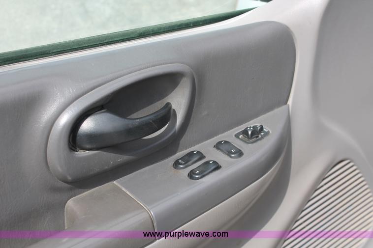 image for item E3296 2000 Ford F150 XLT SuperCab pickup truck