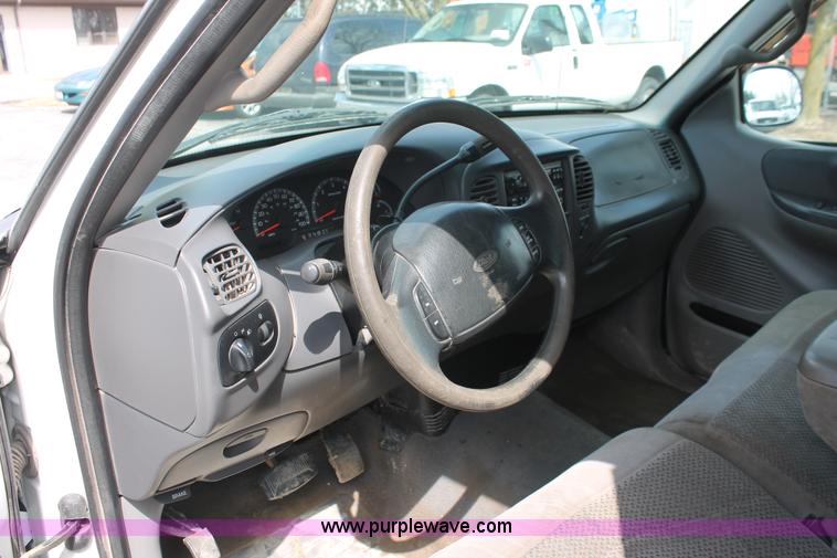 image for item E3296 2000 Ford F150 XLT SuperCab pickup truck