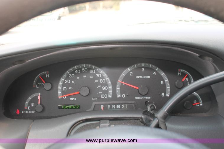 image for item E3296 2000 Ford F150 XLT SuperCab pickup truck