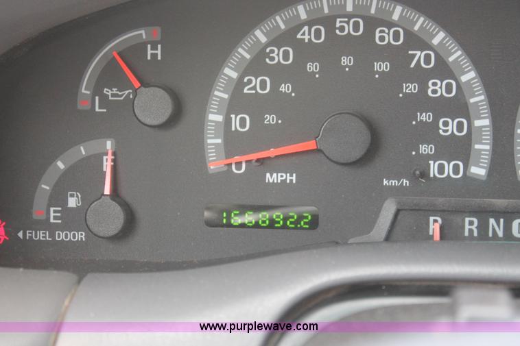 image for item E3296 2000 Ford F150 XLT SuperCab pickup truck