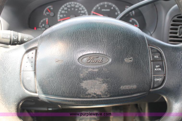 image for item E3296 2000 Ford F150 XLT SuperCab pickup truck