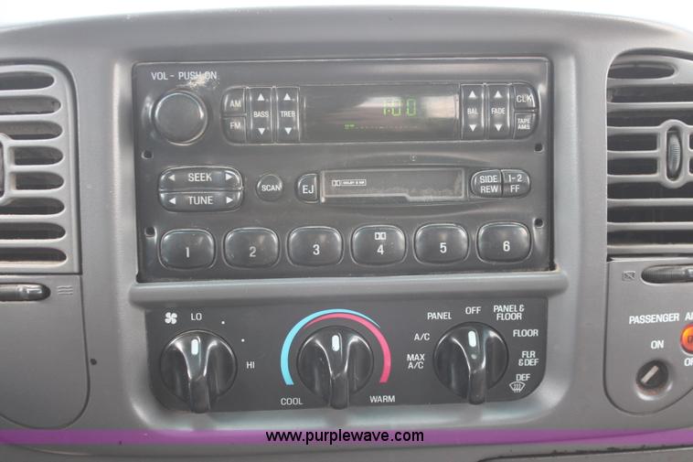 image for item E3296 2000 Ford F150 XLT SuperCab pickup truck