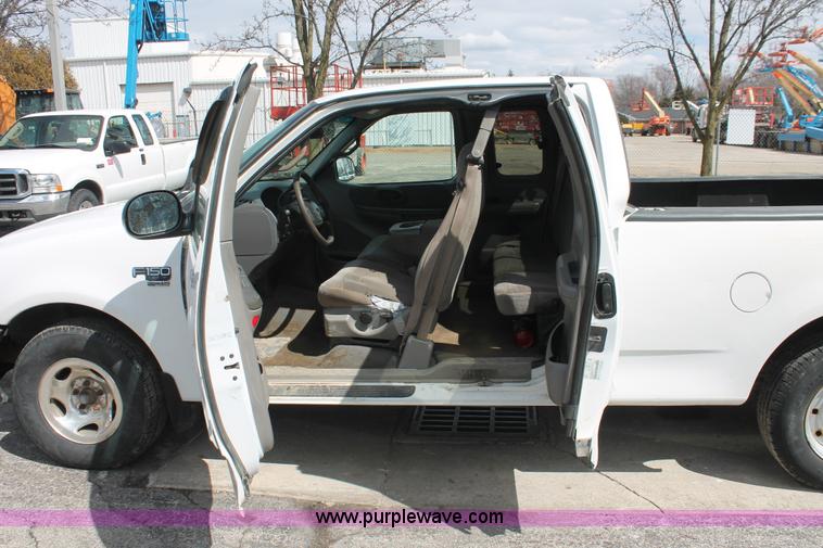image for item E3296 2000 Ford F150 XLT SuperCab pickup truck