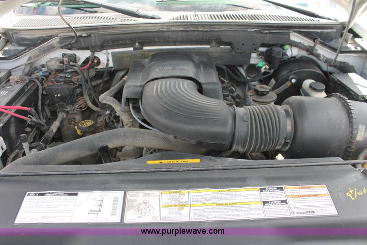 image for item E3296 2000 Ford F150 XLT SuperCab pickup truck