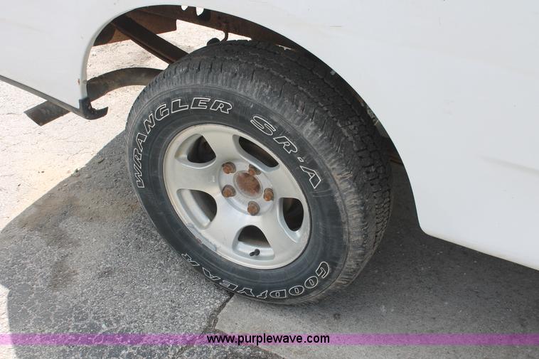 image for item E3296 2000 Ford F150 XLT SuperCab pickup truck