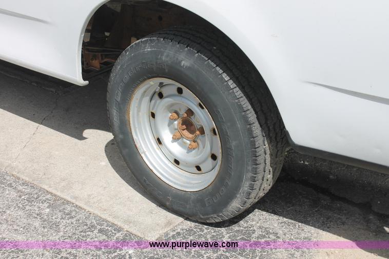 image for item E3296 2000 Ford F150 XLT SuperCab pickup truck