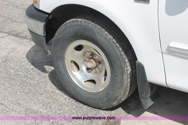 image for item E3296 2000 Ford F150 XLT SuperCab pickup truck