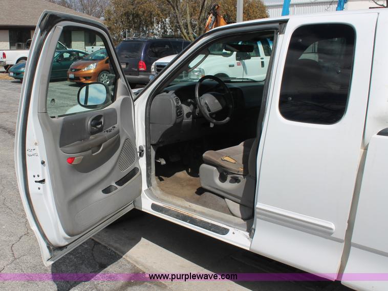image for item E3297 2002 Ford F150 XLT SuperCab pickup truck