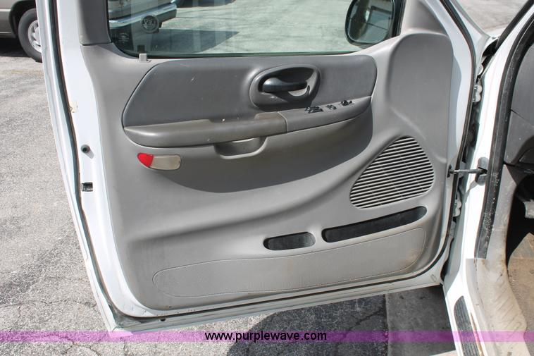 image for item E3297 2002 Ford F150 XLT SuperCab pickup truck