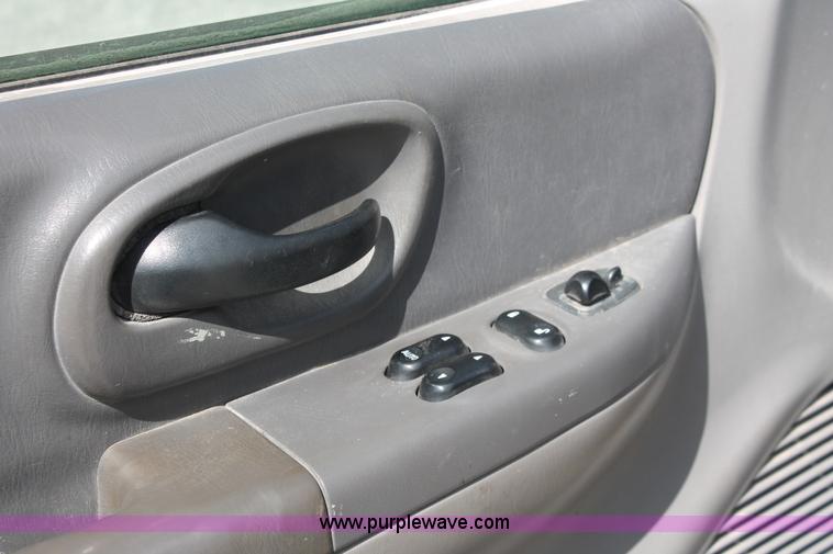 image for item E3297 2002 Ford F150 XLT SuperCab pickup truck