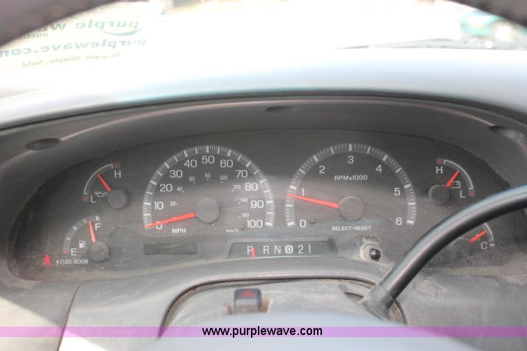 image for item E3297 2002 Ford F150 XLT SuperCab pickup truck