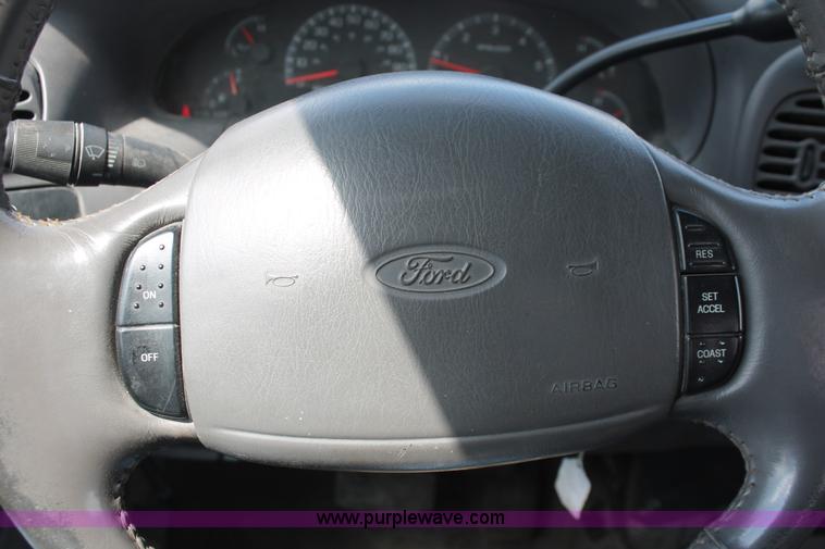 image for item E3297 2002 Ford F150 XLT SuperCab pickup truck